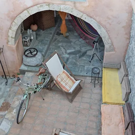 Πανσιόν 1768 Traditional Aloizianika